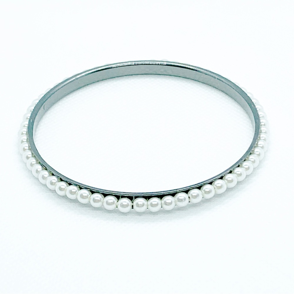 Glass Pearl And Gunmetal Silver Bracelet